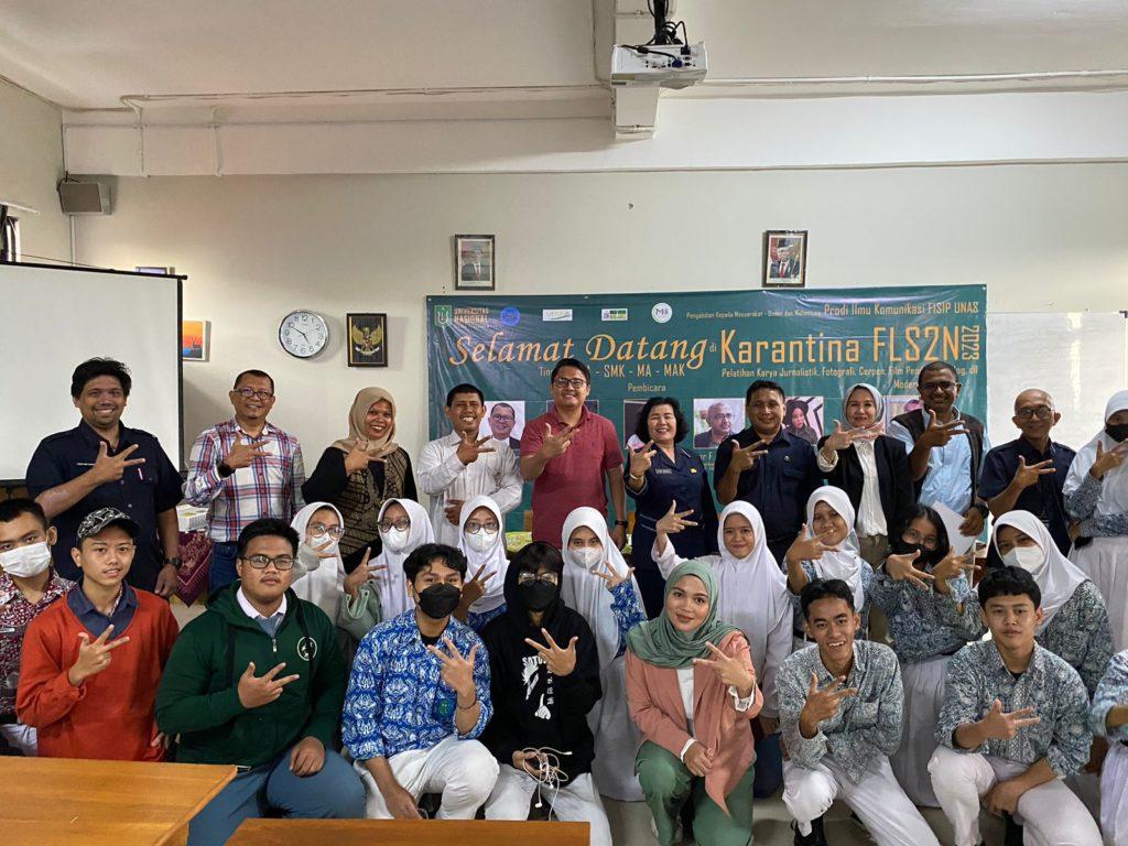 Read more about the article Dosen dan Mahasiswa Ilmu Komunikasi UNAS Kembali Latih Pelajar SLTA Hadapi Festival Seni Nasional
