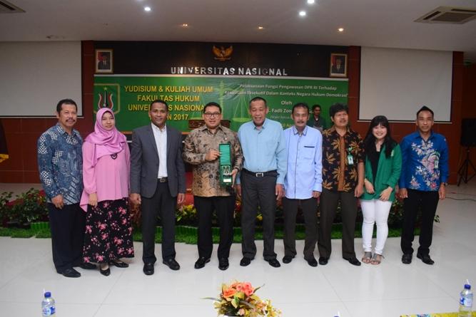 Read more about the article Fadli Zon Sampaikan Kuliah Umum di Yudisium Fakultas Hukum UNAS