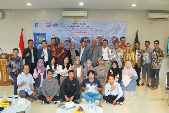 Read more about the article Program Studi Doktor Ilmu Politik FISIP UNAS Gelar Bedah Buku Karya Dr. Irma Indrayani, M.Si.